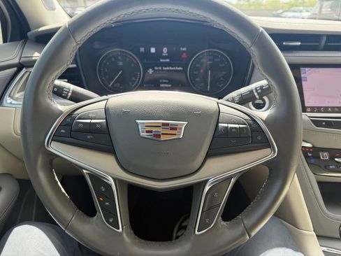Used 2020 Cadillac XT5 Premium Luxury AWD/4WD image 17