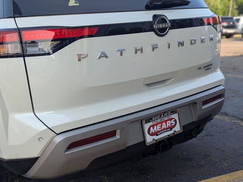 Used 2022 Nissan Pathfinder Platinum w/ Cargo Package AWD/4WD image 7
