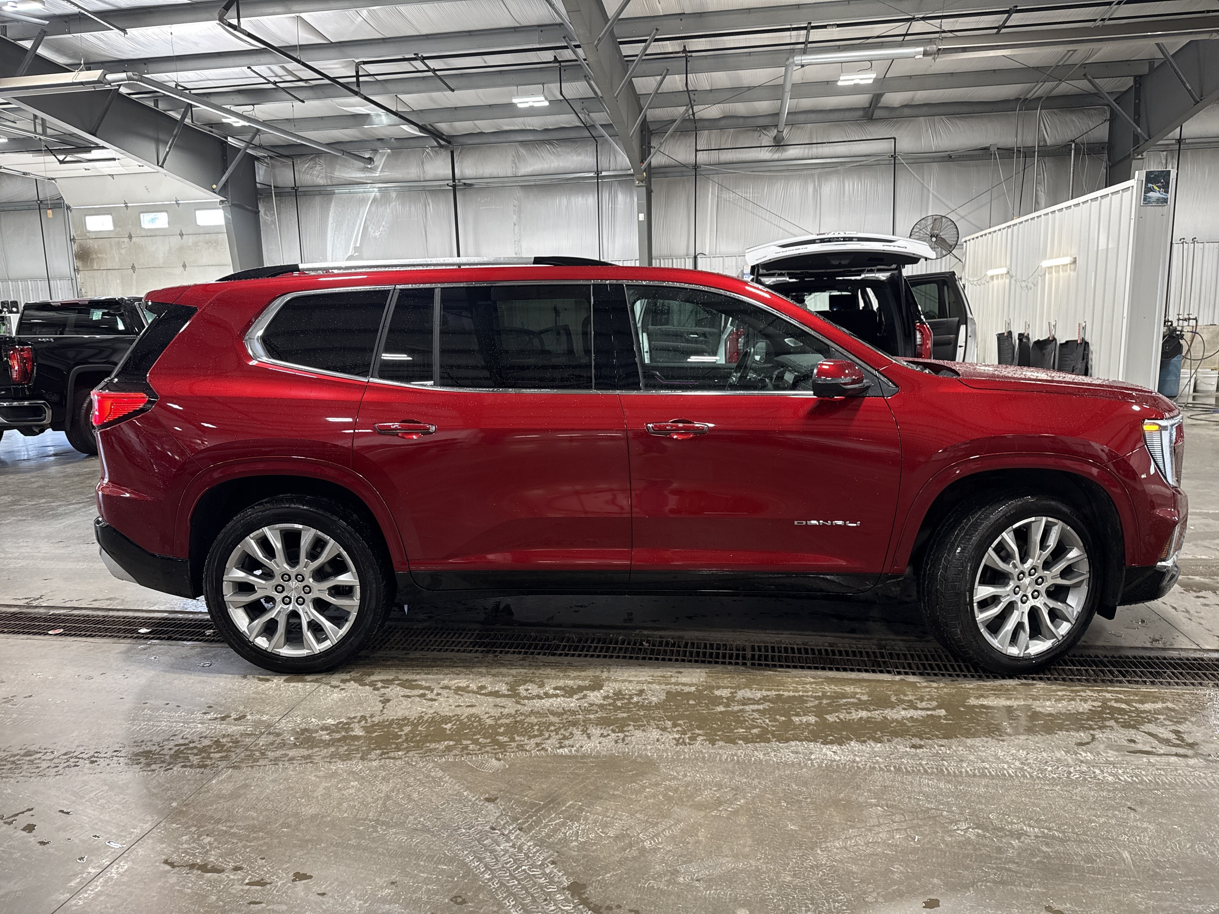 Used 2024 GMC Acadia Denali w/ Super Cruise Package AWD/4WD image 2