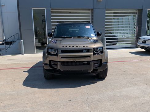 Used 2023 Land Rover Defender 90 X-Dynamic SE AWD/4WD image 3
