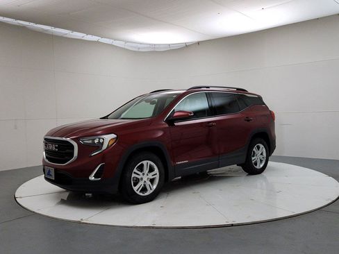 Used 2020 GMC Terrain SLE w/ Driver Convenience Package FWD image 3