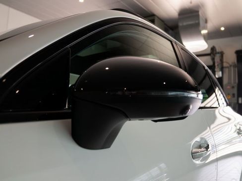 New 2025 Mercedes-Benz GLC 350e GLC 350e image 9