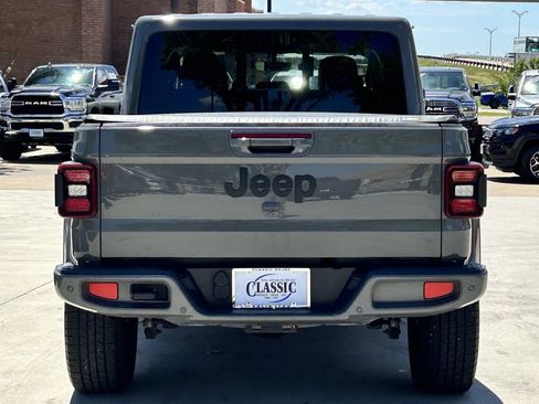 Used 2023 Jeep Gladiator Overland AWD/4WD image 5