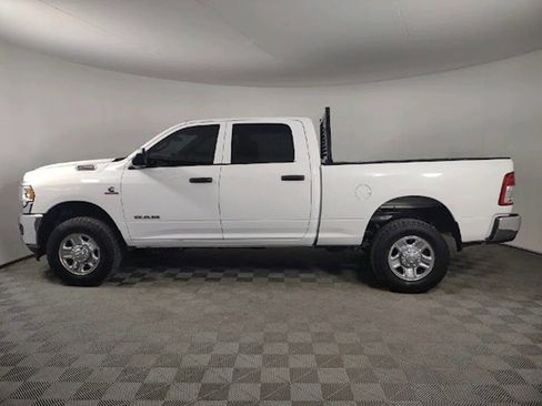 Used 2022 RAM 2500 Tradesman w/ Chrome Appearance Group AWD/4WD image 4