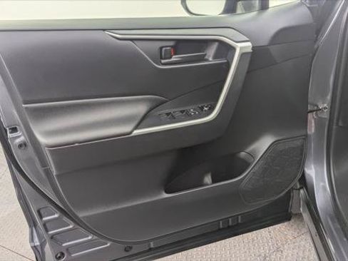 Used 2022 Toyota RAV4 LE AWD/4WD image 13
