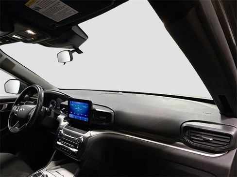 Used 2020 Ford Explorer XLT image 31