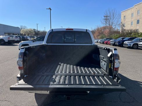 Used 2011 Toyota Tacoma PreRunner w/ SR5 Pkg #2 image 17