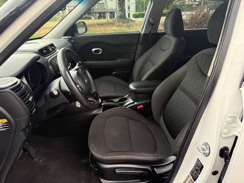 Used 2016 Kia Soul FWD image 9