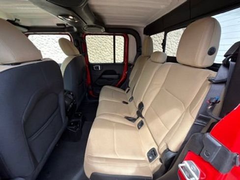 Used 2020 Jeep Gladiator Overland AWD/4WD image 17