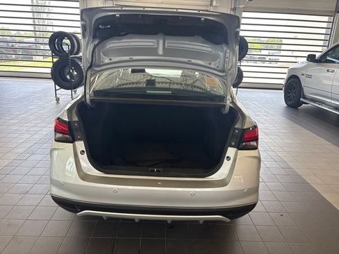 Used 2025 Nissan Versa SV FWD image 10