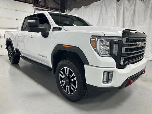 Used 2022 GMC Sierra 2500 AT4 image 1