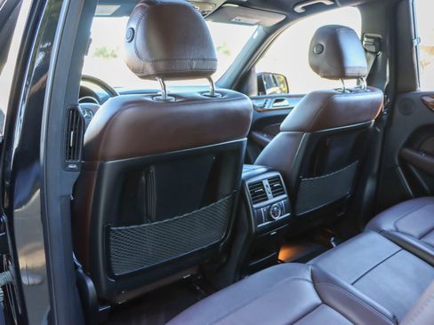 Used 2015 Mercedes-Benz GL 450 4MATIC image 16