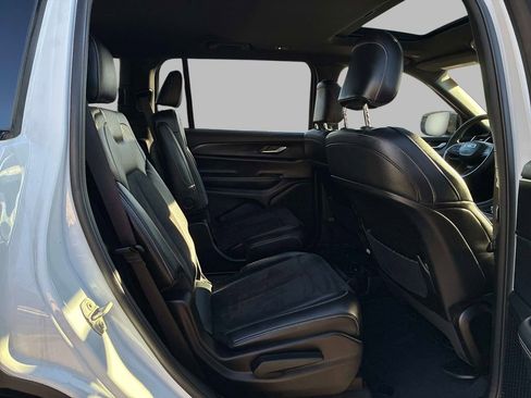 Used 2023 Jeep Grand Cherokee L Altitude image 10