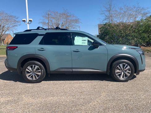 New 2026 Nissan Pathfinder SL image 2