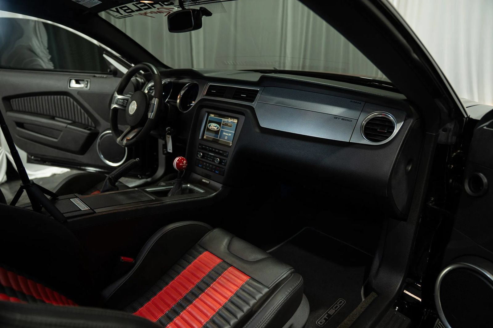 Used 2013 Ford Mustang Shelby GT500 w/ Electronics Pkg RWD image 27