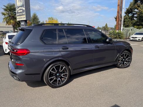 Used 2022 BMW X7 xDrive40i w/ M Sport Package AWD/4WD image 18