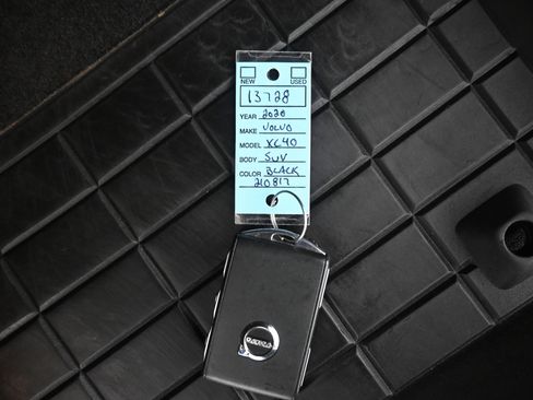 Used 2020 Volvo XC40 T5 R-Design image 39