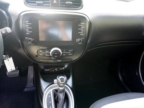 Used 2019 Kia Soul + image 29