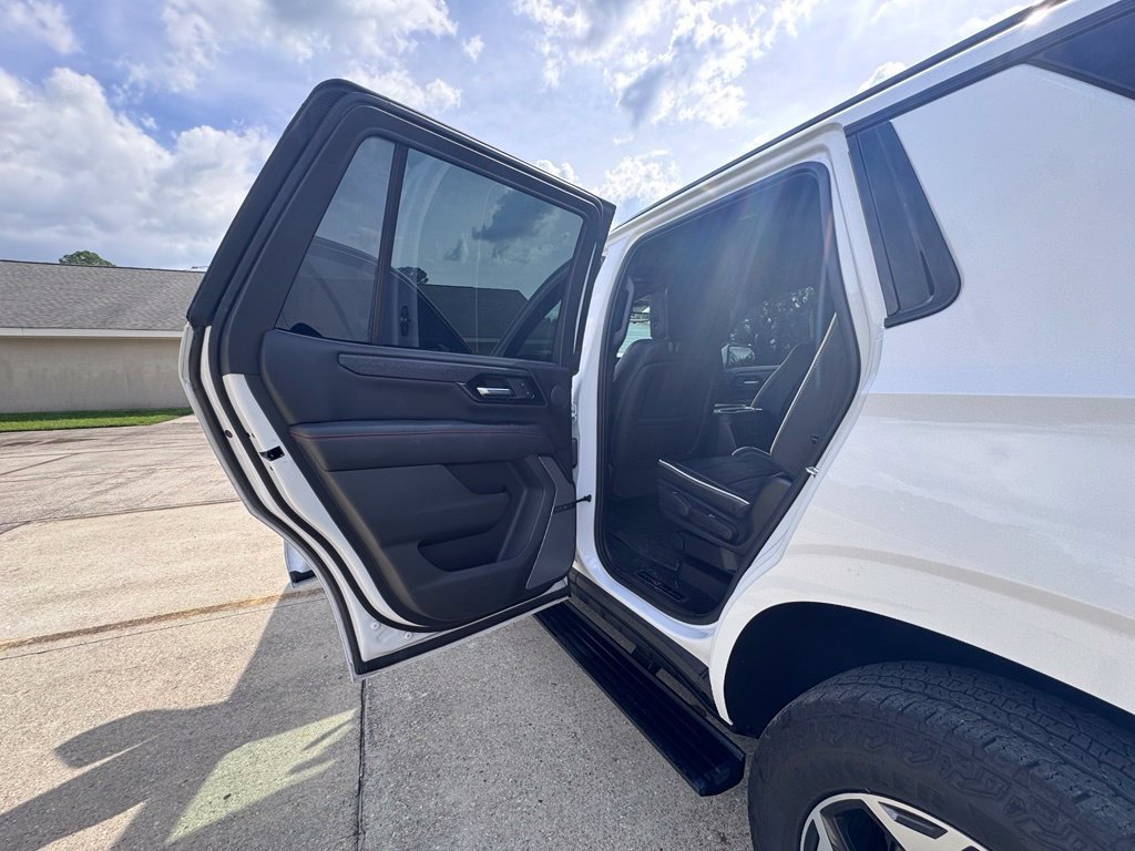 Used 2025 GMC Yukon AT4 Ultimate AWD/4WD image 17
