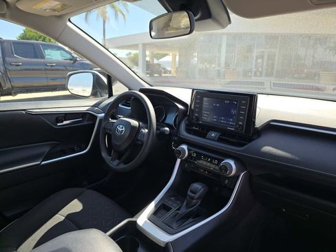 Certified 2021 Toyota RAV4 XLE w/ Convenience Package FWD image 11