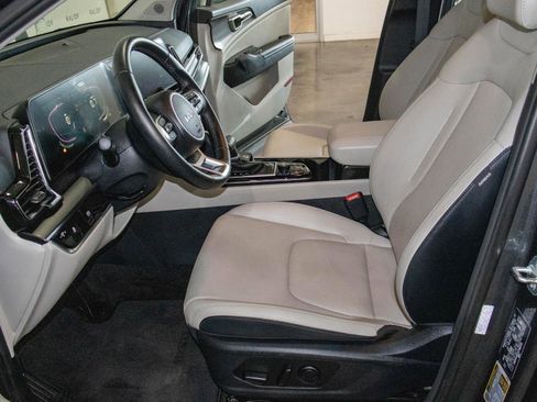 Used 2025 Kia Sportage EX FWD image 8
