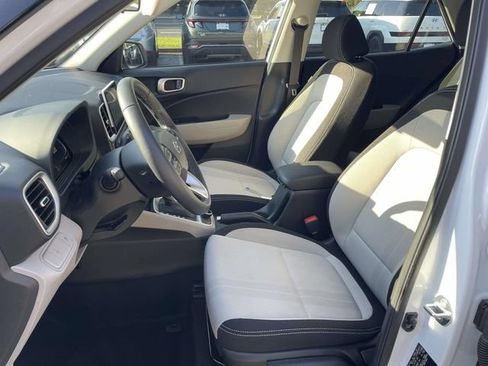 Certified 2025 Hyundai Venue SEL FWD image 18