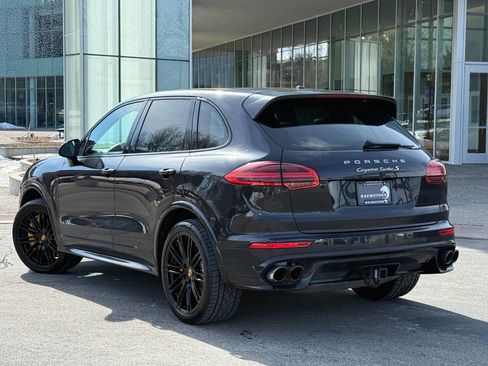 Used 2016 Porsche Cayenne Turbo S image 2