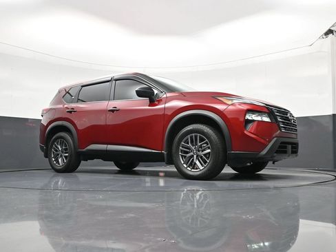 Used 2025 Nissan Rogue S FWD image 19