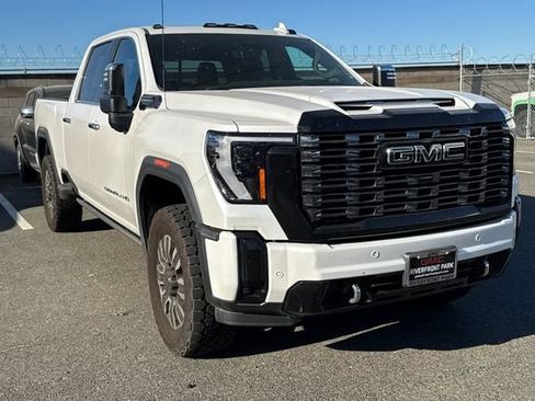 Used 2025 GMC Sierra 2500 Denali Ultimate AWD/4WD image 2