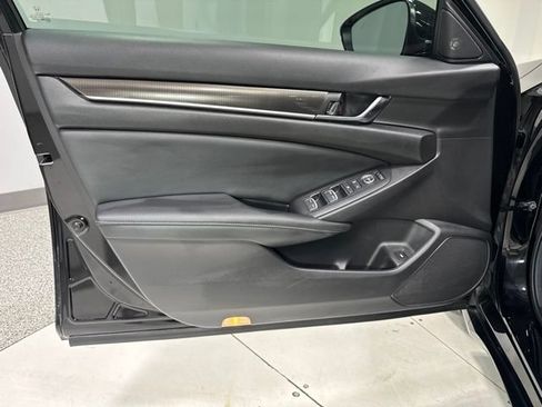 Used 2021 Honda Accord Sport image 10