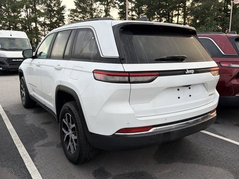 Used 2024 Jeep Grand Cherokee Limited RWD image 6
