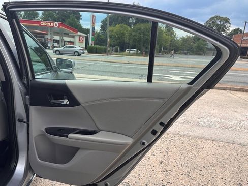 Used 2017 Honda Accord EX-L image 13