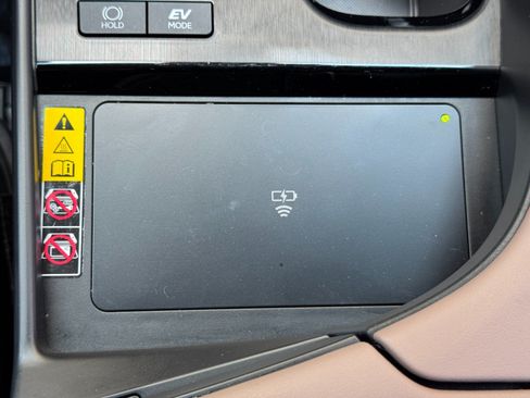 Used 2025 Lexus ES 300h w/ Premium Package FWD image 36