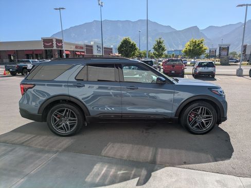 Used 2025 Ford Explorer ST AWD/4WD image 2
