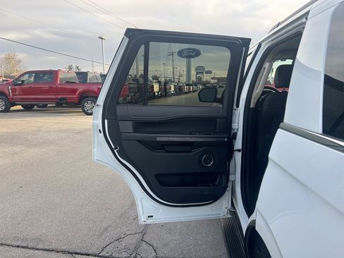 Certified 2024 Ford Expedition XLT image 14