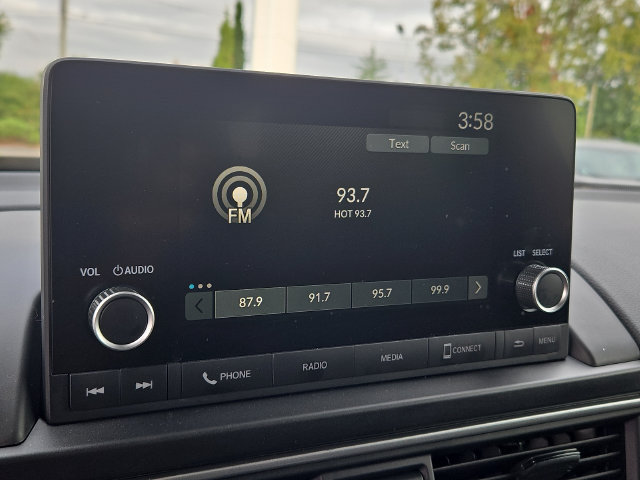 Used 2025 Honda Pilot Sport image 15