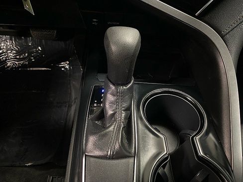 Used 2018 Toyota Camry LE image 21