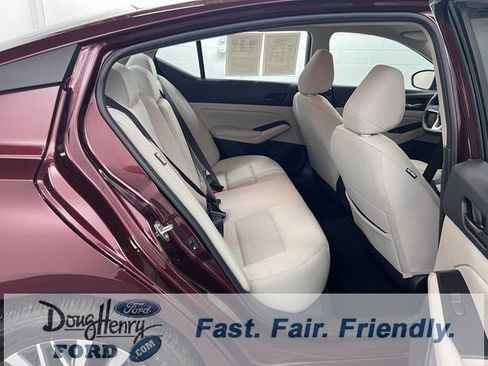 Used 2025 Nissan Altima 2.5 SV image 30