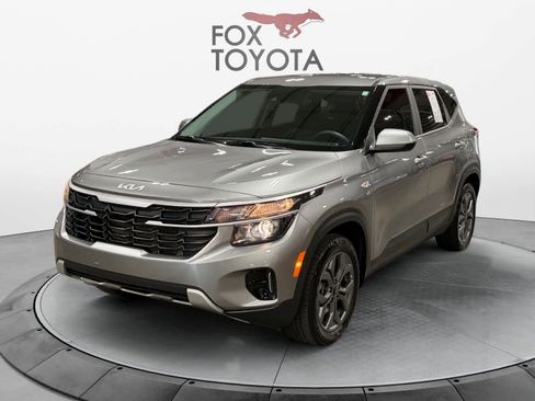 Used 2024 Kia Seltos LX AWD/4WD image 1