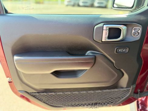 Used 2021 Jeep Gladiator Sport AWD/4WD image 9