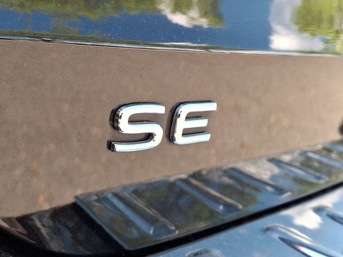 Used 2022 Volkswagen Taos SE w/ Driver Assistance Package image 29