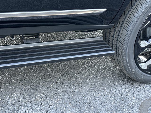 New 2026 GMC Yukon Denali Ultimate w/ LPO, Floor Liner Package AWD/4WD image 19