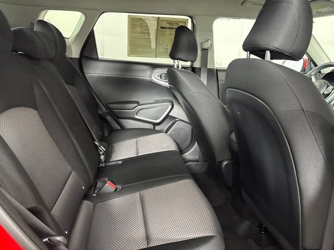 Used 2025 Kia Soul LX w/ LX Technology Package FWD image 27