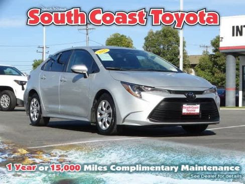 Used 2025 Toyota Corolla LE image 1