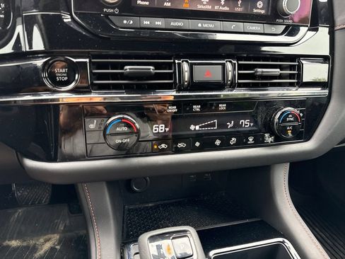 Used 2025 Nissan Pathfinder Rock Creek AWD/4WD image 16