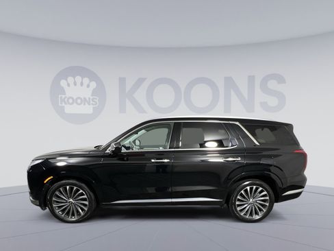 Used 2024 Hyundai Palisade Calligraphy image 2