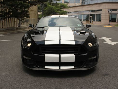 Used 2016 Ford Mustang GT RWD image 3