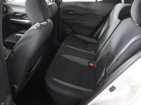 Used 2019 Nissan Kicks SV FWD image 18