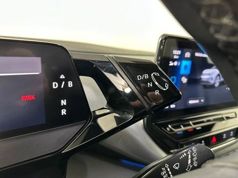 Used 2022 Volkswagen ID.4 Pro image 19