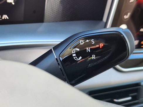 New 2026 Volkswagen Tiguan SE AWD/4WD image 18